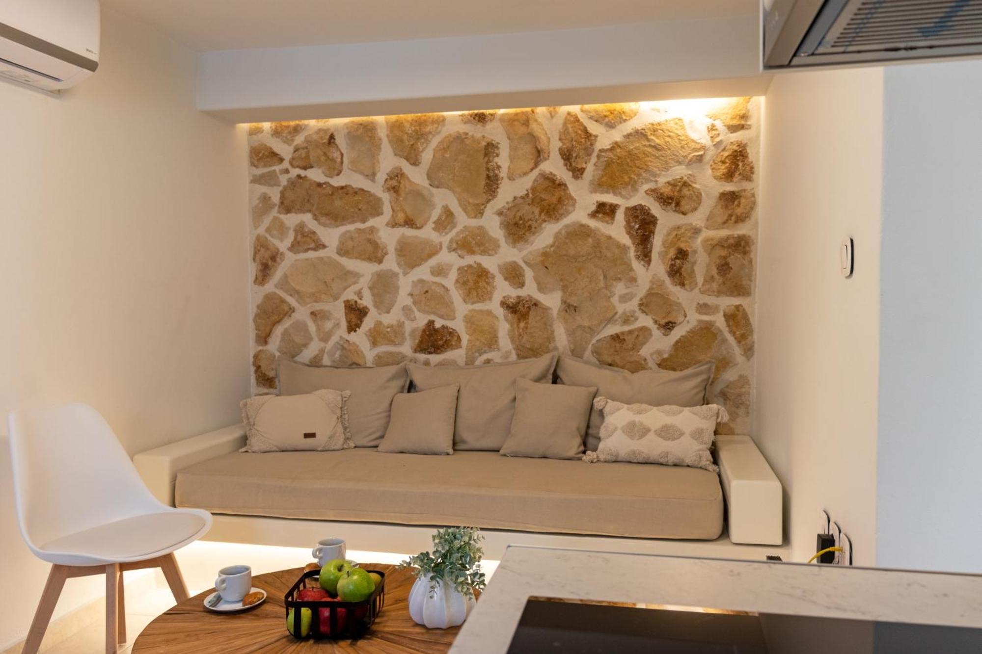 Aotes Naxos City